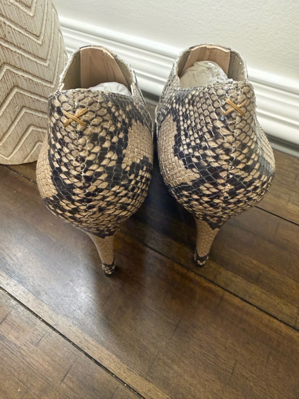 INEZ Marisol 90 Natural Snake
Emboss Pointed Toe Booties
Size 10M - Picture 7 of 16